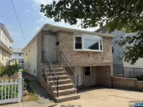 71 Suburbia Ct, Jersey City, NJ 07305
