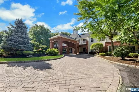 100 Ridgewood Rd #215, Township Of Washington, NJ 07676