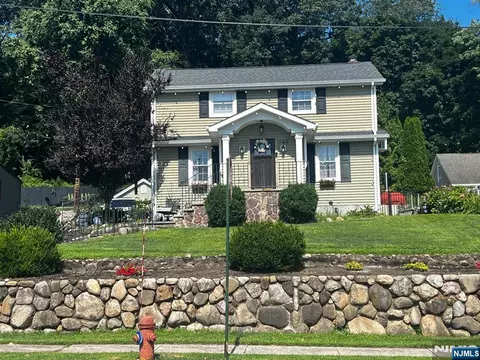 140 Watchung Dr, Hawthorne, NJ 07506