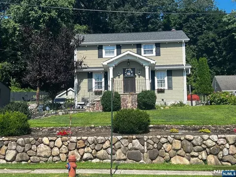 140 Watchung Dr, Hawthorne, NJ 07506