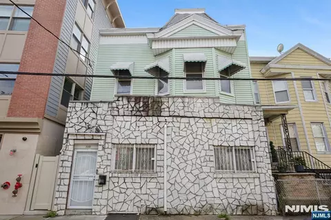 220 Garfield Ave, Jersey City, NJ 07305