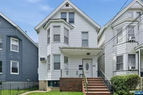 42 Lawrence St, Bloomfield, NJ 07003