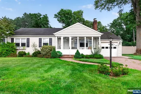 870 Crescent Dr, Rahway, NJ 07065