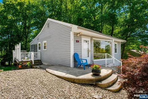 23 Algonquin Ave, Rockaway, NJ 07866
