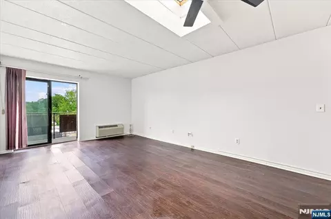 Living - 5 Linden St #6I, Hackensack, NJ 07601 photo 4 of 4