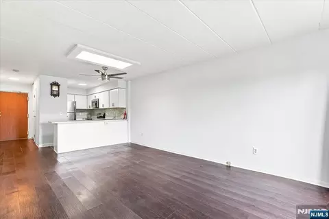 Living - 5 Linden St #6I, Hackensack, NJ 07601 photo 1 of 4