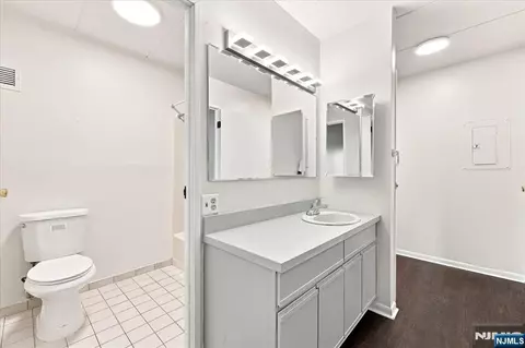 Bath - 5 Linden St #6I, Hackensack, NJ 07601 photo 1 of 4