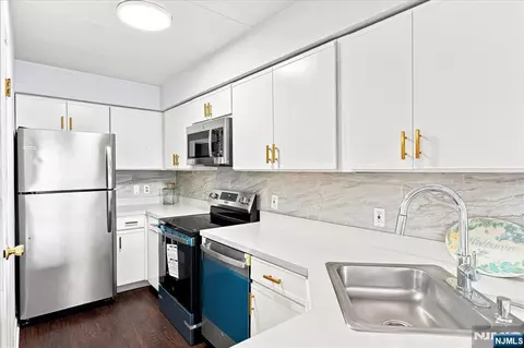 Kitchen - 5 Linden St #6I, Hackensack, NJ 07601 photo 3 of 4