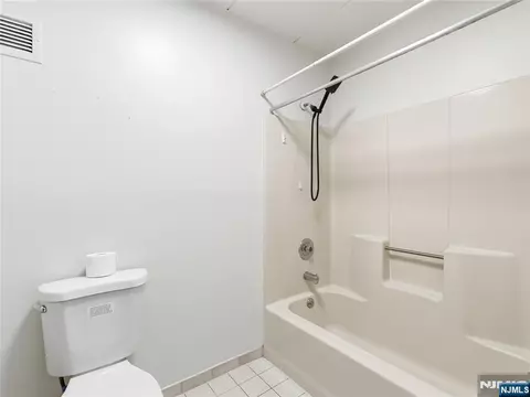 Bath - 5 Linden St #6I, Hackensack, NJ 07601 photo 3 of 4