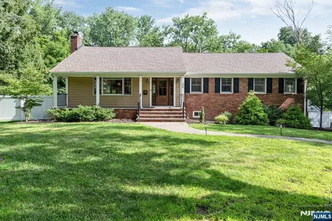 425 Clinton Ave, Wyckoff, NJ 07481