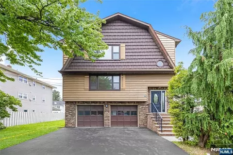102 Gall Ct, Elmwood Park, NJ 07407