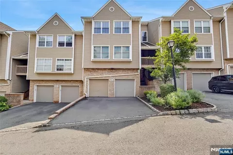516 Windsor Dr, Palisades Park, NJ 07650
