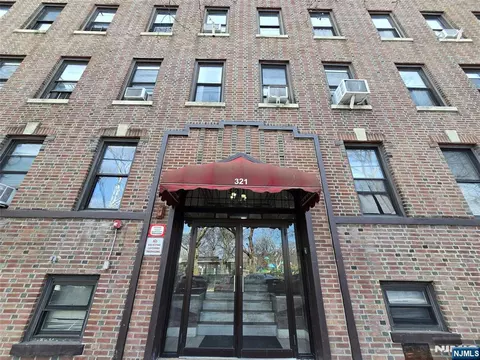 321 79th St #8, North Bergen, NJ 07047