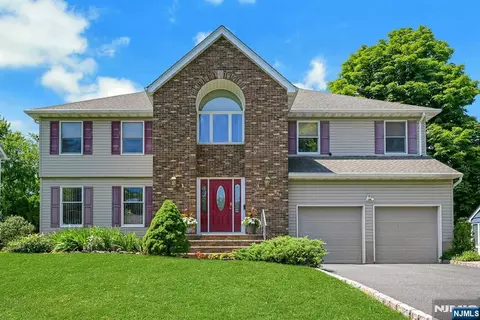 885 Summit Ave, River Edge, NJ 07661