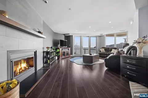 600 Harbor Blvd #771, Weehawken, NJ 07086