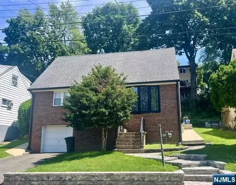 774 Ravenhill Pl, Ridgefield, NJ 07657