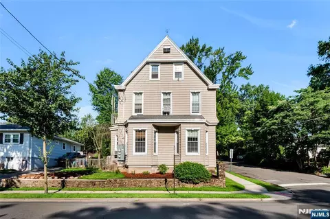 809 Park Ave, River Edge, NJ 07661