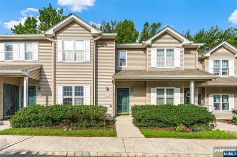 20 Mulford Ct #C0025, Roseland, NJ 07068