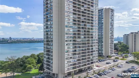 6 Horizon Rd #2702, Fort Lee, NJ 07024