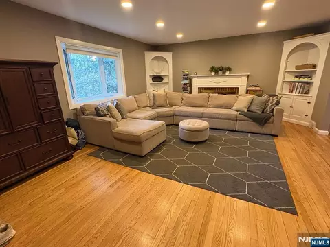 984 E Lawn Dr, Teaneck, NJ 07666 photo 2