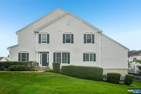 2 Constitution Ln #1501, Totowa, NJ 07512