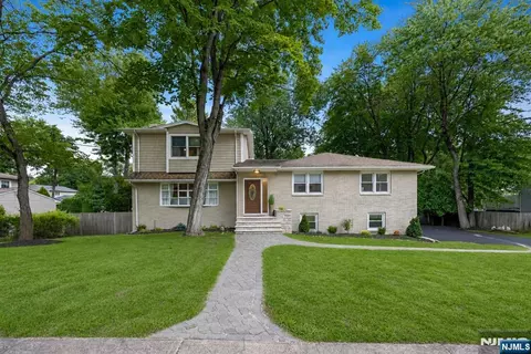 254 Ruckman Rd, Hillsdale, NJ 07642
