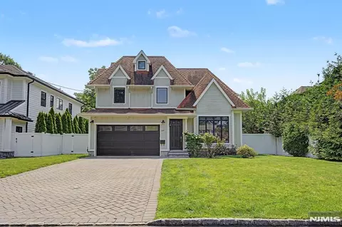 64 Day Ave, Tenafly, NJ 07670