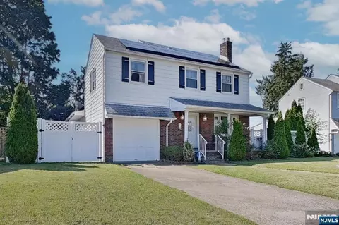 112 Elmwood Dr, Elmwood Park, NJ 07407