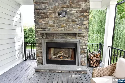 Exterior - 515 Hobart Rd, Paramus, NJ 07652 photo 4 of 9