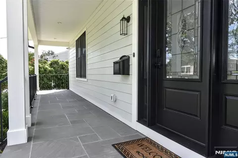 Exterior - 515 Hobart Rd, Paramus, NJ 07652 photo 3 of 9