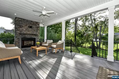 Exterior - 515 Hobart Rd, Paramus, NJ 07652 photo 5 of 9