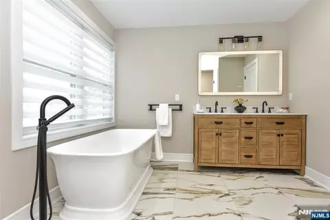 Bath - 515 Hobart Rd, Paramus, NJ 07652 photo 2 of 6