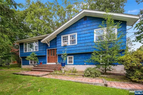 1 Gary Ct, Park Ridge, NJ 07656