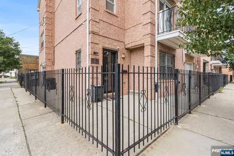 219 Broad St, Newark, NJ 07104