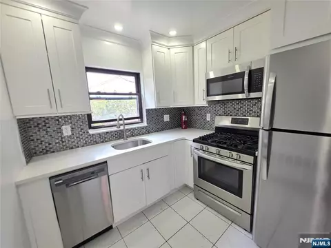 2165 N Central Rd # C, Fort Lee, NJ 07024