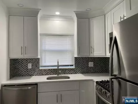 2165 N Central Rd # C, Fort Lee, NJ 07024