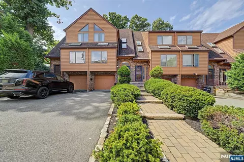 486 West St, Fort Lee, NJ 07024