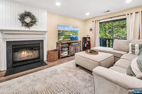 705 Thoreau Ct, Mahwah, NJ 07430