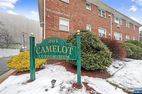 201 Oakdene Pl #C00E2, Cliffside Park, NJ 07010
