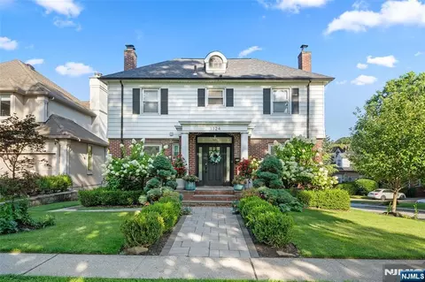 1124 Abbott Blvd, Fort Lee, NJ 07024