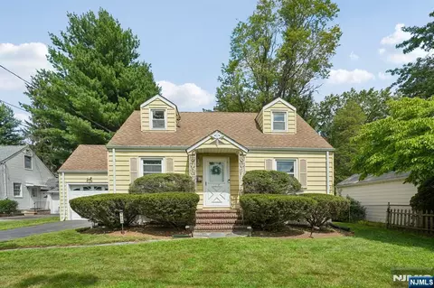 1050 Evergreen Ct, New Milford, NJ 07646