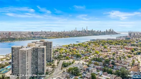 200 Winston Dr #2002, Cliffside Park, NJ 07010
