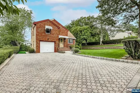Exterior - 105 Arnot Pl, Paramus, NJ 07652 photo 4 of 4