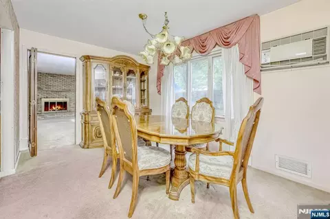 Dining - 105 Arnot Pl, Paramus, NJ 07652 photo 1 of 2
