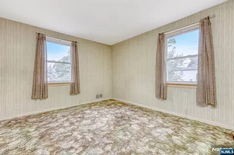 Bedroom - 105 Arnot Pl, Paramus, NJ 07652 photo 1 of 3