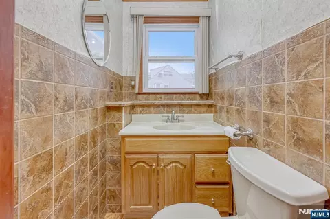 Bath - 105 Arnot Pl, Paramus, NJ 07652 photo 2 of 2