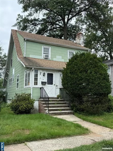 41 Westervelt Pl, Westwood, NJ 07675