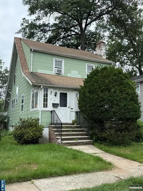 41 Westervelt Pl, Westwood, NJ 07675