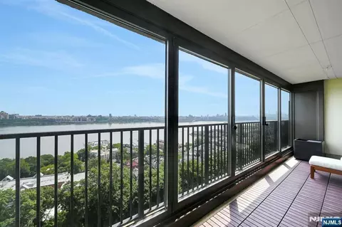 3 Horizon Rd #1030, Fort Lee, NJ 07024