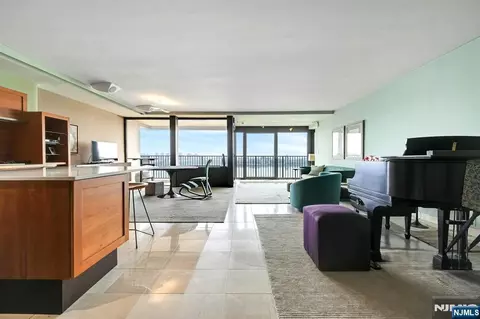 3 Horizon Rd #1033, Fort Lee, NJ 07024